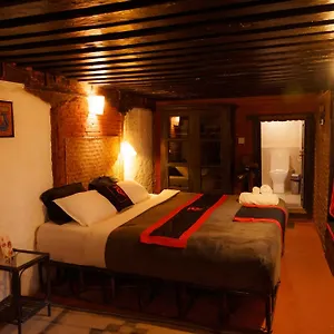 2* Pensión Hira